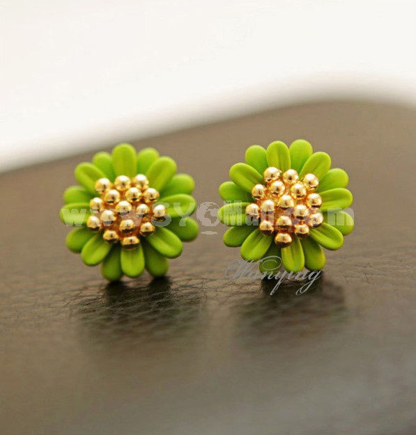 Wanying　Exquisite Daisy Stud Earrings