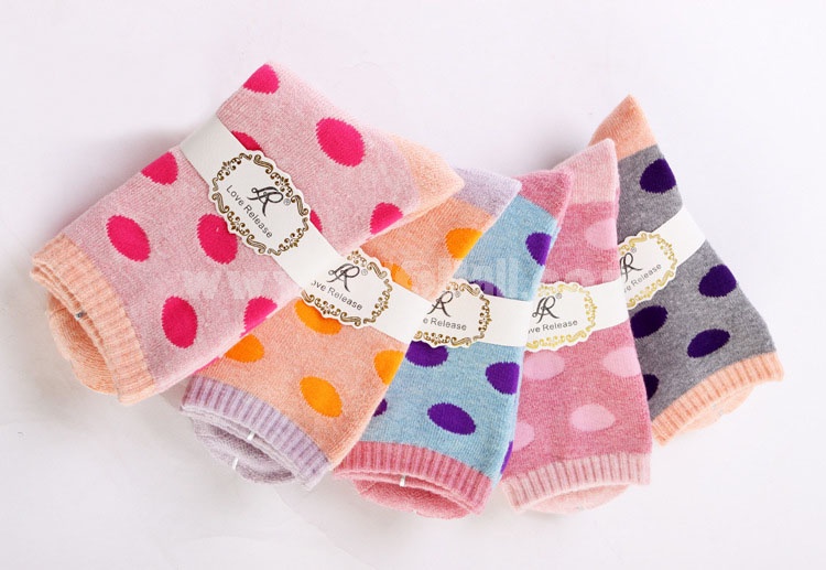 10pcs/Lot Cartoon Women Winter Thickened Woolen Socks Room Socks -- Large Polka Dots Mixed Colors