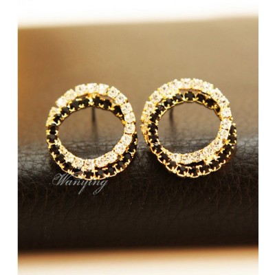 http://www.orientmoon.com/10293-thickbox/wanying-stylish-exaggerate-crystal-stud-earrings.jpg