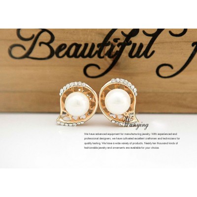 http://www.orientmoon.com/10310-thickbox/wanying-stylish-pearl-stud-earrings.jpg