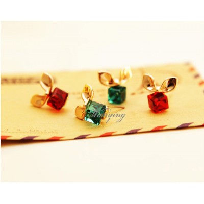 http://www.orientmoon.com/10328-thickbox/wanying-square-crystal-alloy-stud-earrings.jpg