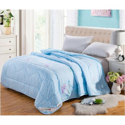 http://www.orientmoon.com/106833-thickbox/simoyo-blue-floral-pattern-lightweight-natural-silk-comforter-for-summer-7991inch.jpg