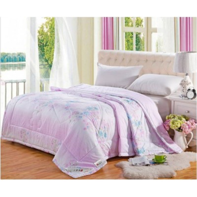 http://www.orientmoon.com/106835-thickbox/simoyo-simple-elegant-lightweight-natural-silk-comforter-for-summer-7991inch.jpg