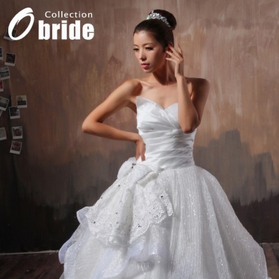 http://www.orientmoon.com/10684-thickbox/ball-gown-strapless-sweetheart-chapel-train-wedding-dresses-with-beaded-applique.jpg