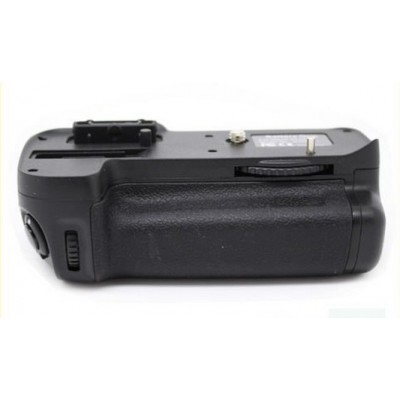 http://www.orientmoon.com/11219-thickbox/grip-for-nikon-d7000-bg-d11-camera-battery-handle.jpg