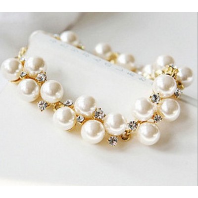 http://www.orientmoon.com/15987-thickbox/luxurious-pearl-diamond-alloy-bracelet-ta128.jpg