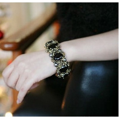 http://www.orientmoon.com/16007-thickbox/faddish-vintage-large-rhinestone-cirrus-bracelet-tc70.jpg