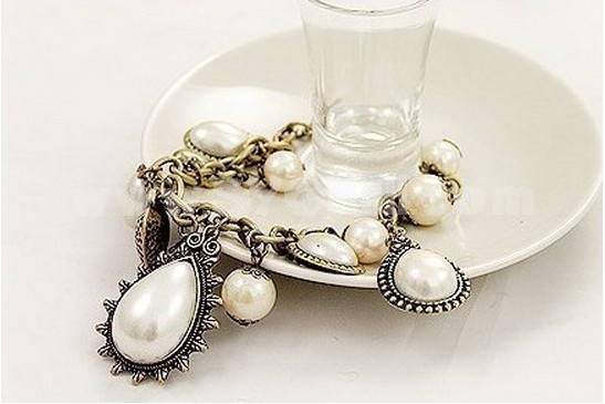 Vintage Peach Heart Water Drop Pearl Bracelet (TA140)
