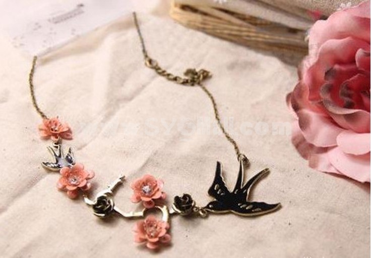 Retro Flora Swallow Carve Diamonds Necklace (TA66)