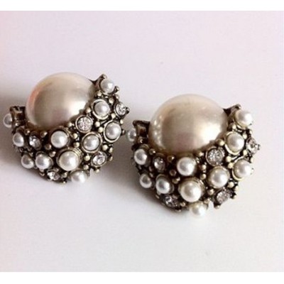 http://www.orientmoon.com/17937-thickbox/faddish-palace-pearl-alloy-earring.jpg