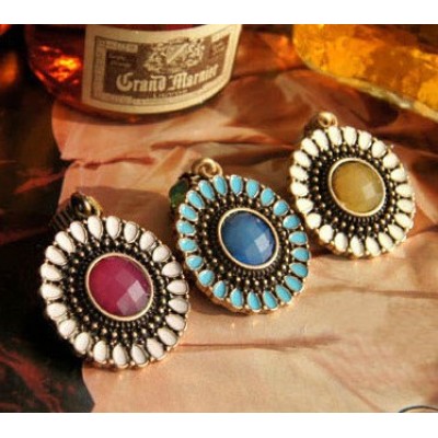 http://www.orientmoon.com/17963-thickbox/korea-vintage-colour-diamonds-alloy-earring.jpg
