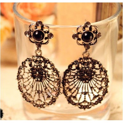 http://www.orientmoon.com/18009-thickbox/vintage-palace-diamonds-hollow-flora-earring.jpg