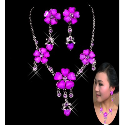 http://www.orientmoon.com/42274-thickbox/sky-flora-pattern-shiny-design-women-s-jewelry-set-including-necklace-earrings.jpg