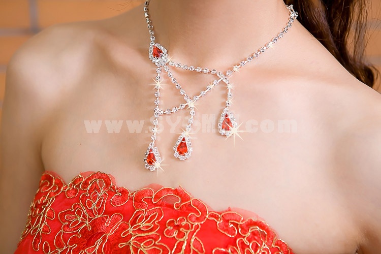 Simple Shiny Design Alloy & Rhinestone Women's Jewelry Set Including Necklace, Earrings