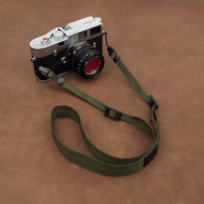 http://www.orientmoon.com/56416-thickbox/shoulder-strap-for-slr-camera-universal-type-olive-green-cam1860.jpg