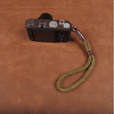 http://www.orientmoon.com/56434-thickbox/wrist-strap-for-slr-camera-universal-type-knitting-navy-black-cam2061.jpg