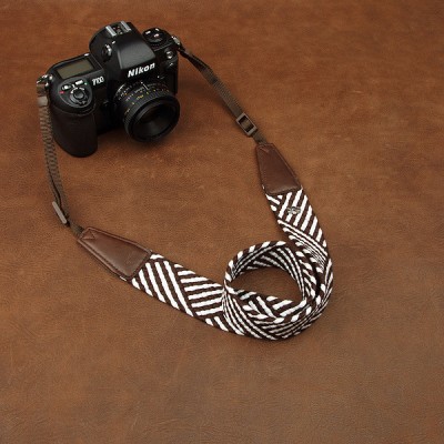 http://www.orientmoon.com/56525-thickbox/shoulder-strap-for-slr-camera-universal-type-brownwhite-twill-style-cam8666.jpg