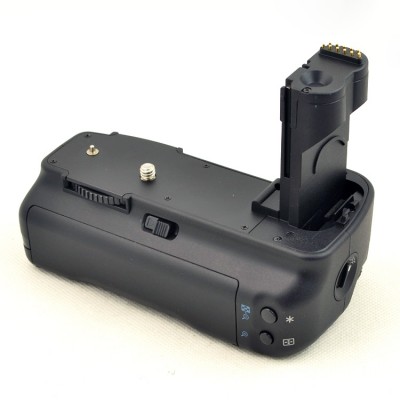 http://www.orientmoon.com/58297-thickbox/multi-power-battery-grip-for-canon-eos-20d-30d-40d-50d-bg-e2n.jpg