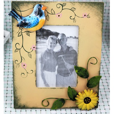 http://www.orientmoon.com/65027-thickbox/class-vintage-style-flower-and-birds-photo-frame.jpg