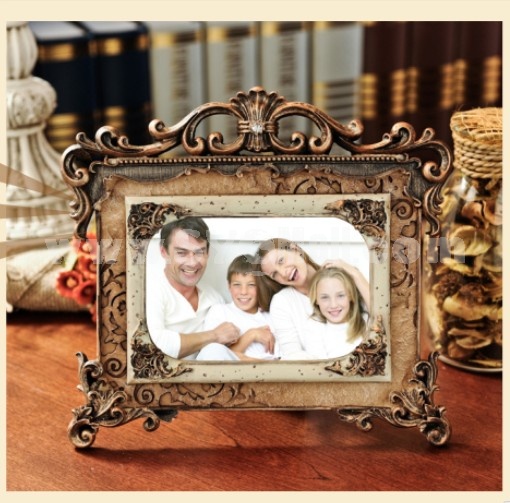 European Style Resin Photo Frame Pattern Family Artware 6"