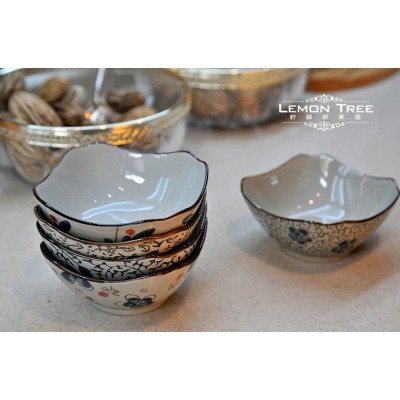 http://www.orientmoon.com/66595-thickbox/vintage-handpainted-pottery-pattern-family-artware.jpg