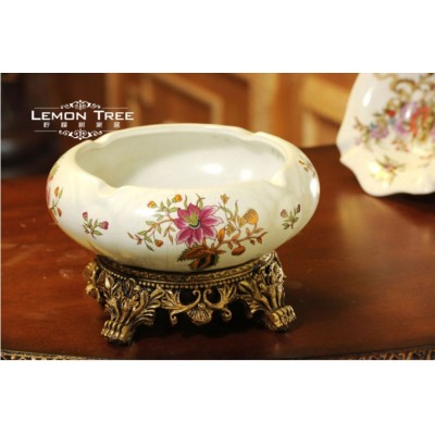 http://www.orientmoon.com/66733-thickbox/vintage-resin-pottery-compote-pattern-family-artware.jpg