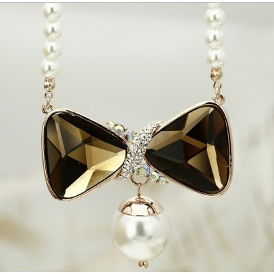 http://www.orientmoon.com/77167-thickbox/women-s-exquisite-retro-pearl-crystal-gold-plating-choker.jpg