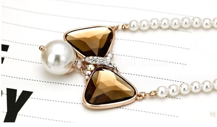 Women's Exquisite Retro Pearl Crystal Gold Plating Choker