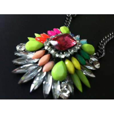 http://www.orientmoon.com/77882-thickbox/exaggerate-luxurious-shiny-color-alloy-with-resin-rhinestone-jewelry-set-choker-and-bangle.jpg
