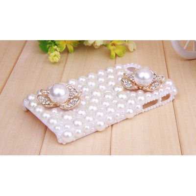http://www.orientmoon.com/78524-thickbox/pearl-four-leaf-clover-pattern-rhinestone-phone-case-back-cover-for-iphone4-4s-f0003.jpg