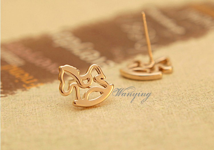 Wanying Exquisite Ziwaa Rose Gold Stud Earrings 