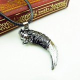 Wholesale - Fashion Character Wolf Fang Pendant Necklace Charm Chain Jewelry for Men DG129