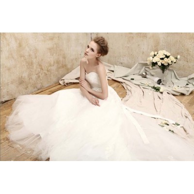 https://www.orientmoon.com/11292-thickbox/a-line-korean-style-v-neck-luxurious-wedding-dress-with-cathedral-train.jpg